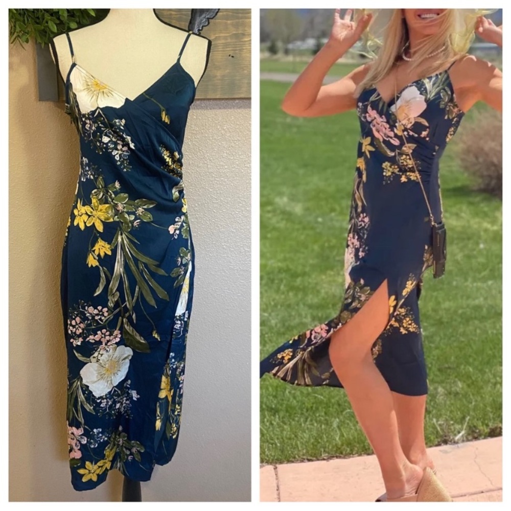 NWOT Lulus Remarkable Entrance Navy Blue Floral Print Satin Midi Dress